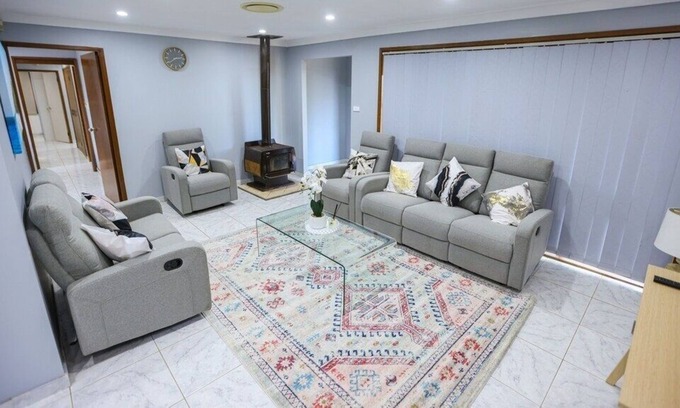 Mangrove Mountain Otro | Full Farm House Stay 9 BR Sleeps 18 at Mangrove Mountain Near Central Coast NSW