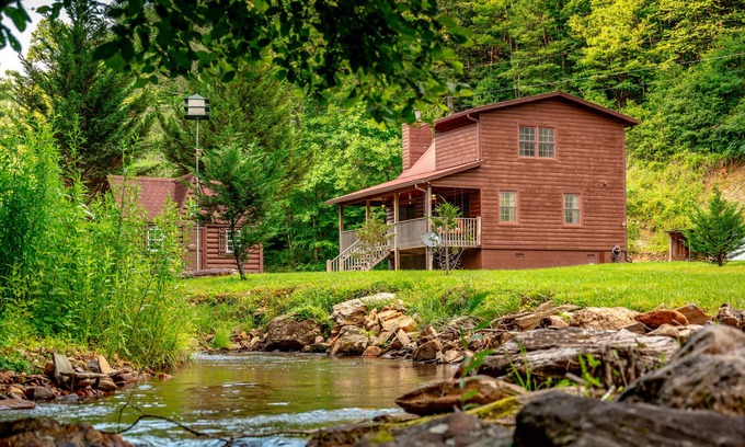 Marble Cabina | Full frontage creek retreat with Game Room, Near Nantahala,casino,waterfalls