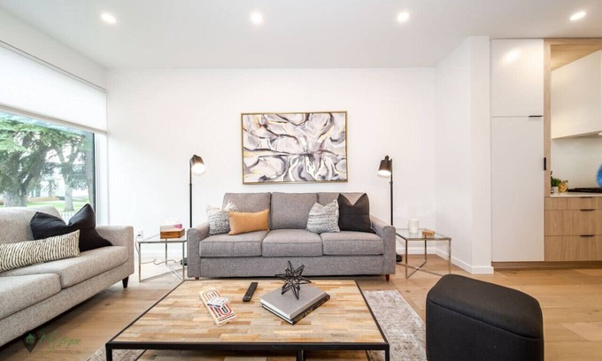 Southwest Edmonton Casa | Full Home w/ Separate BSMT | Sleeps 12| King Beds