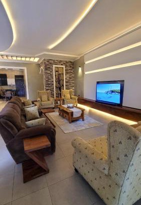 Nakaseke Cama Y Desayuno | Full House 3 Bedrooms