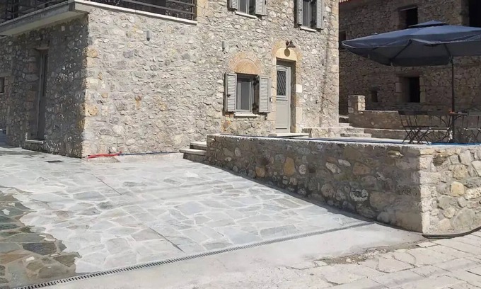 Zarouhla Casa | Full House - Aroania suites