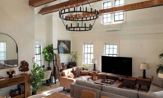 College Hill Casa | Full House · Huge 6BR 3Bath Retreat on College Hill. Rare Find!