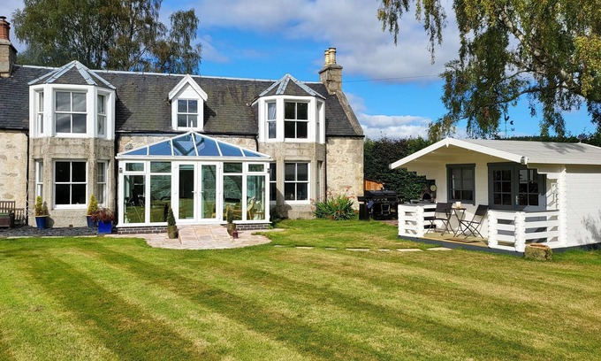 Dulnain Bridge Casa | Full house with established garden, summer house, outdoor entertainment area