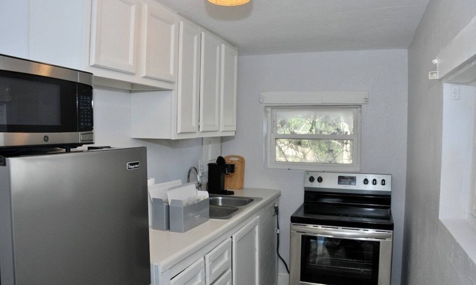 Columbia Casa | Full Kitchen, Fast Wi-Fi, Smart TV, Washer & Dryer, Walk to 5 Points