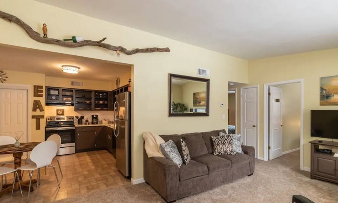 Clifton Park Casa | Full Kitchen,W&D,Wifi,self checkin,driveway prking!