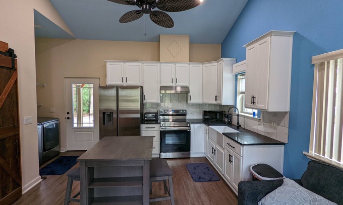 Tifton Cabaña | Full Kitchen with in Unit Washer/Dryer. Private Entrance & no contact check-in