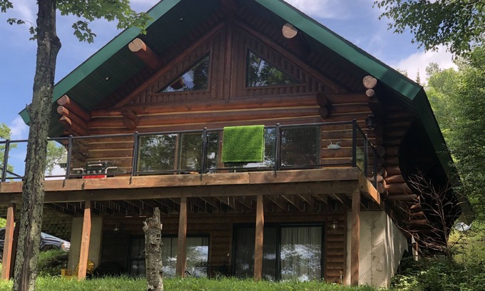 Mercer Casa | Inicio de sesión completo en el lago privado cerca de la ciudad, senderos para motos de nieve y campo de golf