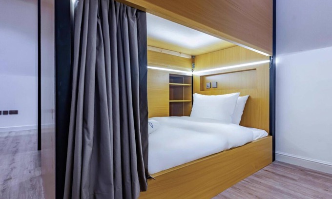 Jumeira 3 Cabina | Ultimate Beachfront Capsule Beds at Kite Beach and Sunset Beach!