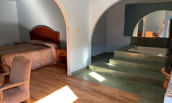 Los Angeles Hotel | Full Moon Inn