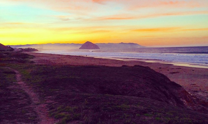Cayucos Casa | ¡VISTA COMPLETA AL OCÉANO! Remodelado! 3 minutos a la playa, WiFi, perros bienvenidos previa aprobación.