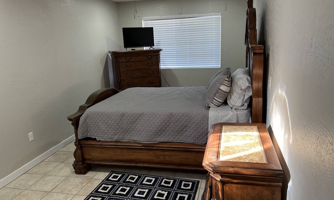 New Papago Parkway Casa | full size house with mini golf good for have a nice relax days