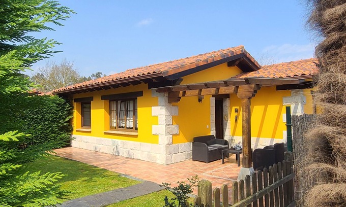 Bricia Cabaña | Apartamento completo amarillo en Llanes