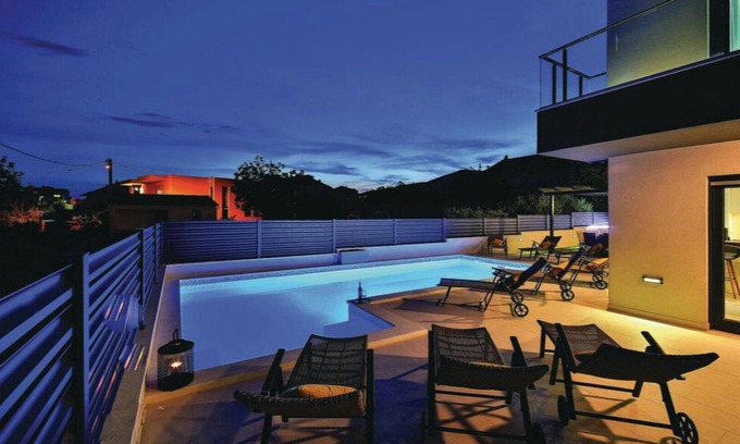 Kastel Novi Casa | Casa de vacaciones totalmente equipada con 8 dormitorios y piscina privada.