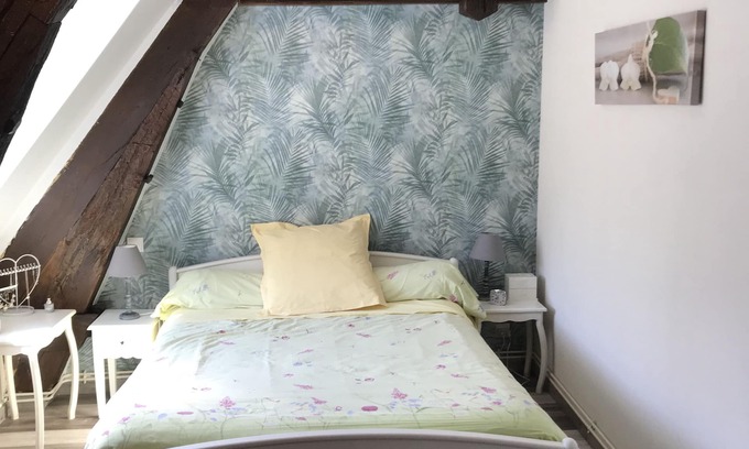 Toulon-sur-Arroux Apartamento | fully-equipped apartment for 2 to 8 people