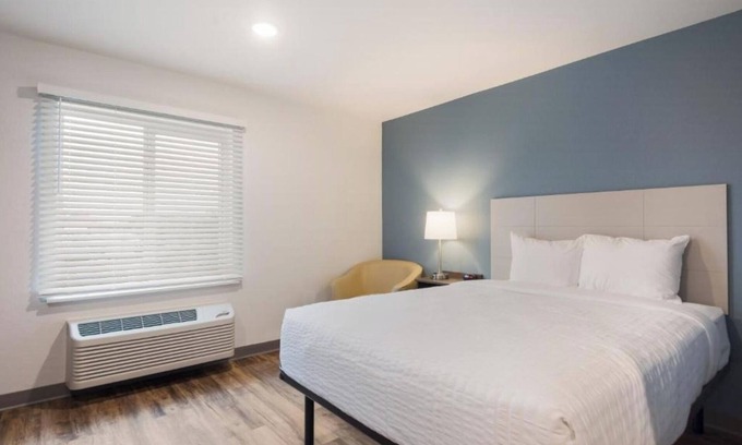 Newnan Hotel | Fully Equipped 2 Room Stay w/ Kitchen Near State Park Trails & Adventures