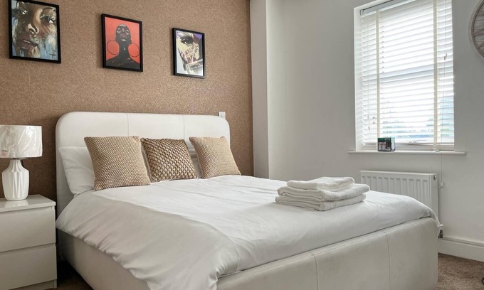 Whittington Apartamento | Fully Equipped 2BR Near Bittacy Hill Park - 8mins