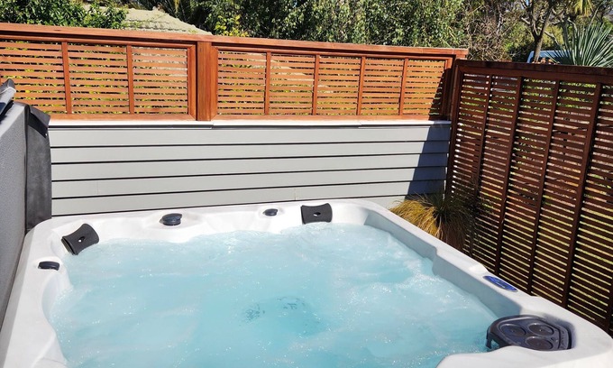 Glendowie Casa | Fully equipped 3 bedroom home free parking & WIFI close to beaches & city.