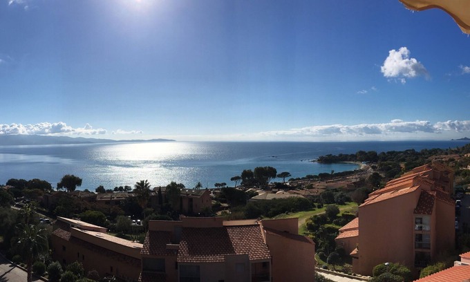 Corse-du-Sud Apartamento | Fully-equipped 3-bedroom apartment with sea view and beach 200 m from restaurants and minimarket.