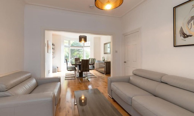 Hendon Casa | Fully Equipped 4 Bedroom House with large Garden