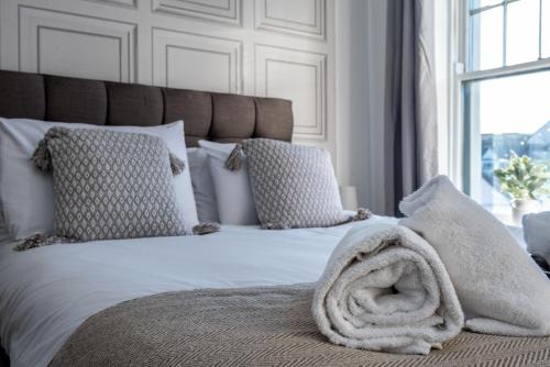 Neath Apartamento | Fully Equipped Kitchen, Double room, Smart TV