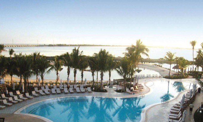 Marathon Hotel | Fully Equipped Kitchen and Pool Access Make this an Easy Choice for your Stay!