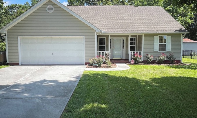 Indian Trail Casa | Casa con garage y cerca en Indian Trail