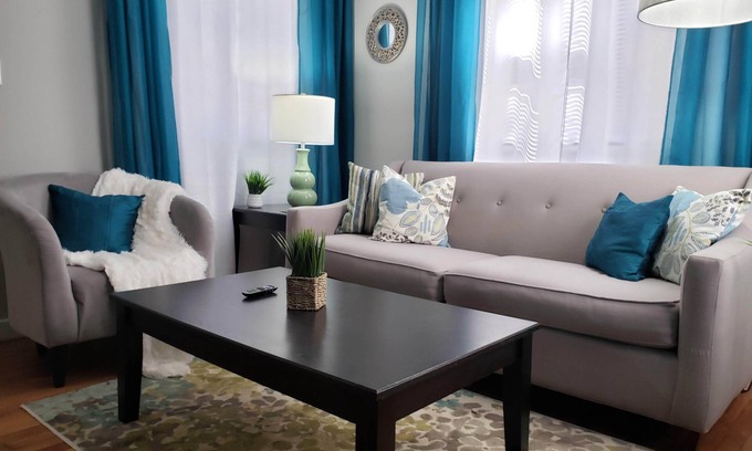 Charlotte Casa | Fully Fenced Backyard | 400 MBs Wifi | King Beds