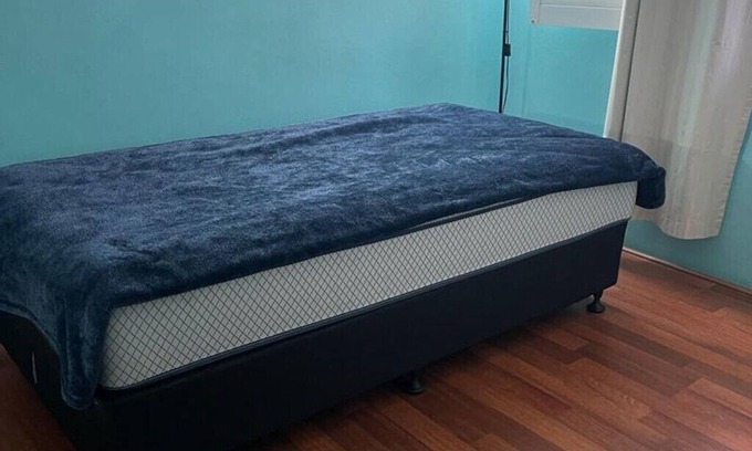 Merrylands Apartamento | Fully furnished 1 bedroom with shared bathroom with 1 person.