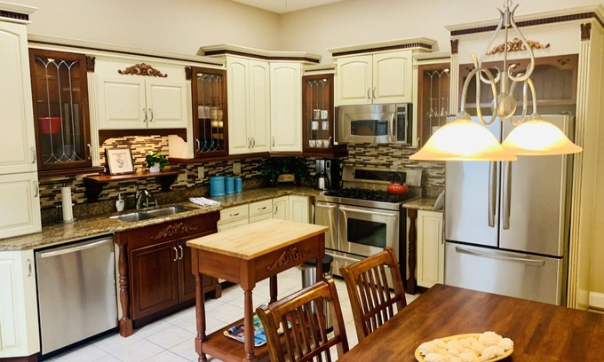 Schnitzelburg Casa | Fully Furnished, 30 Day Plus in the Heart of German Town, Walk to Everything!