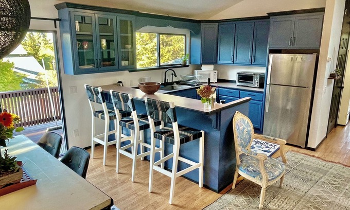 Sebastopol Condominio | Fully furnished, 30-day min./ Light-Filled Apartment in Sebastopol