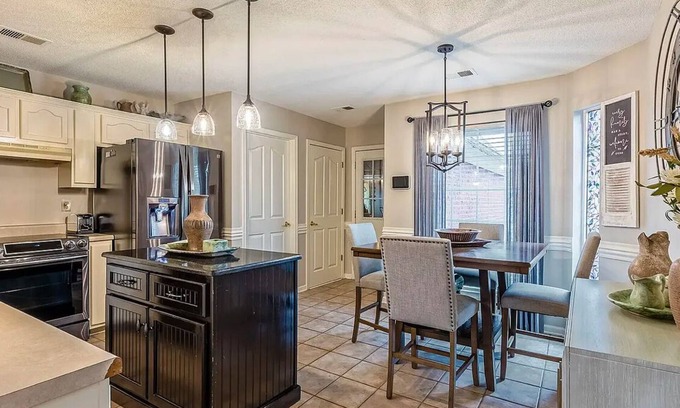 Southaven Casa | FULLY FURNISHED Charming 3-bedroom house in Southaven with AC, WiFi, Fenced Yard