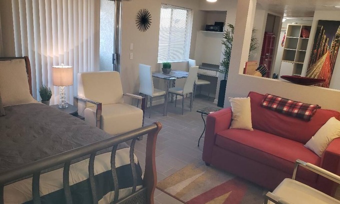 Surprise Apartamento | Fully Furnished Condo-Heated Pool-Hot Tub Yr Rnd
