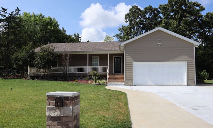 Rolla Casa | Fully Furnished home in Rolla with country charm