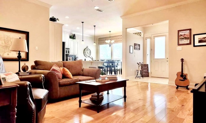 Burnside Casa | Fully furnished home perfect for traveling professionals