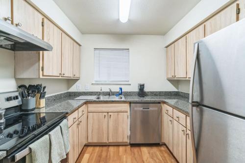 Harlow Apartamento | Fully Furnished Living with Pool & Clubhouse Amenities