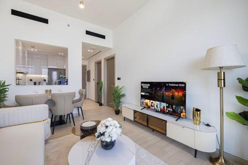 Discovery Gardens Apartamento | Fully Furnished Luxe 1BR In JVC