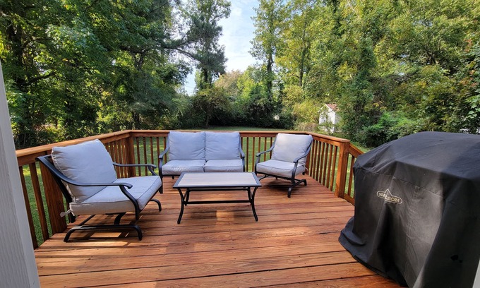 New Bern Casa | Fully-Furnished, Pet-Friendly, 3 bedroom. Fenced backyard. Close to everything!