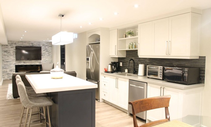 Richmond Hill Apartamento | Fully Furnished Private Guest Suite