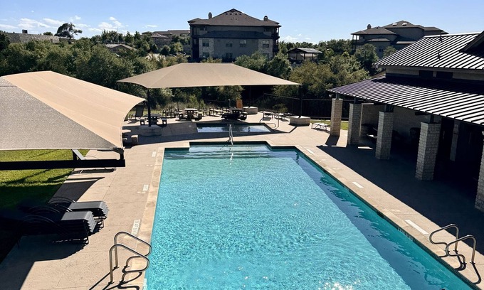 Austin Casa | Fully Furnished Single Family - One Bedroom Home