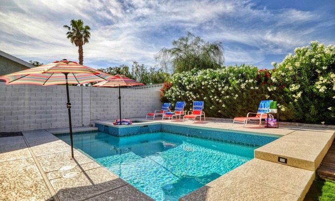 Las Vegas Casa | Fully licensed pool home w/outdoor kitchen.