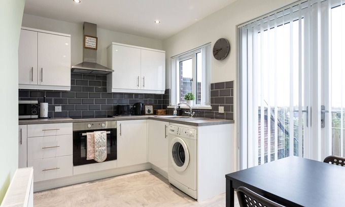 Belfast Casa | Fully Refurbished North Belfast Home 2
