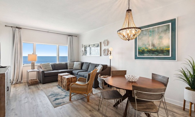 Fernandina Beach Condominio | Fully Remodeled 5th-Floor Sandcastles Villa with Ocean Views!