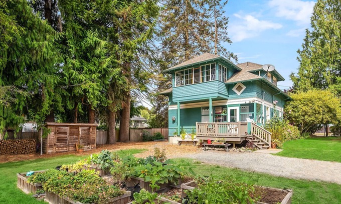 Carnation Apartamento | Fully remodeled daylight basement apartment