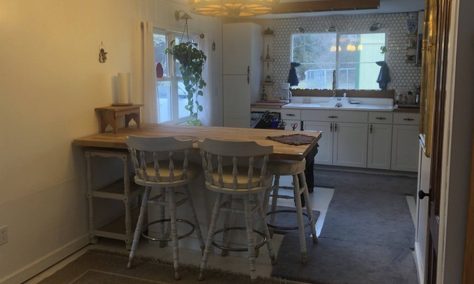 Russell Otro | Fully remodeled farmhouse!