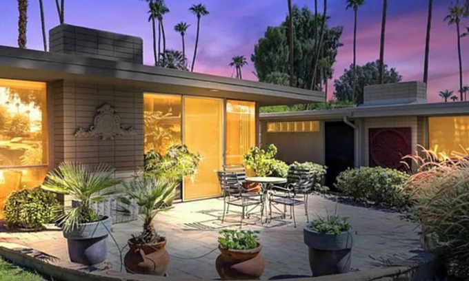 Bermuda Dunes Condominio | Fully Remodeled Golf Course Mid-Century Condo with Mountain Views