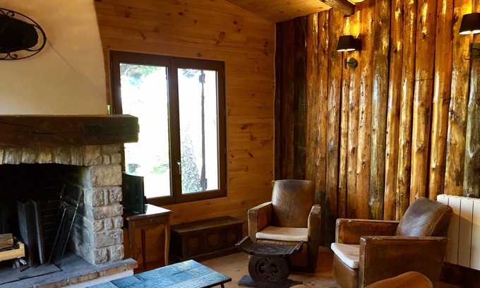 Mont Serein Chalet De Esquí | Chalet totalmente reformado con terraza y chimenea, piscina y acceso a tenis.