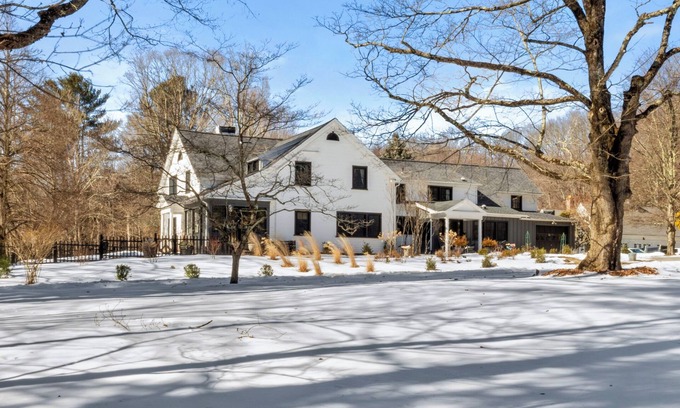 Glendale Casa | Fully renovated sprawling farmhouse in Great Barrington