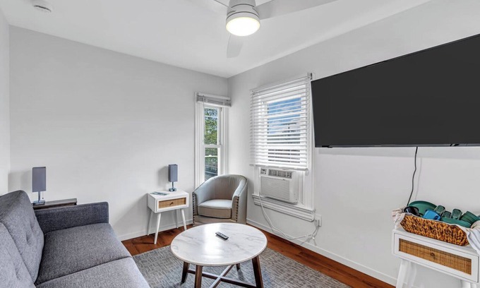 Ocean Grove Apartamento | Fully Renovated 1BR Ocean Grove Penthouse Suite #7
