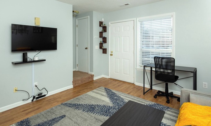 Carrboro Casa | Fully Renovated 2 bdrm/2.5ba near UNC & Weaver St!