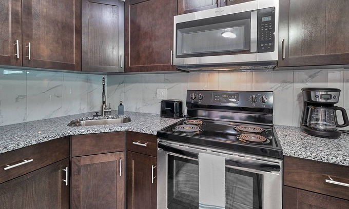 Highpoint Apartamento | Fully renovated Apt A in Clearwater.
